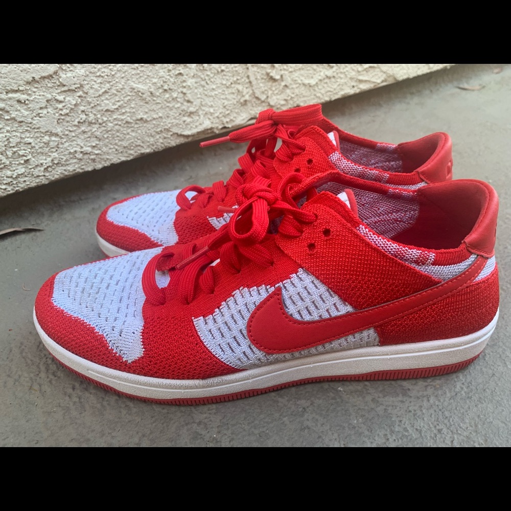 Size 9 Varsity Red Flyknit Dunks